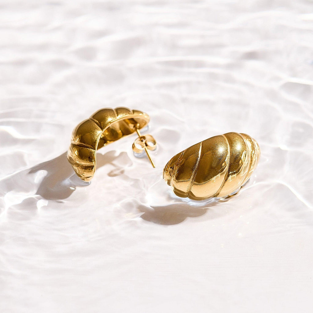 Evry Jewels Twist Shell Dome Earrings