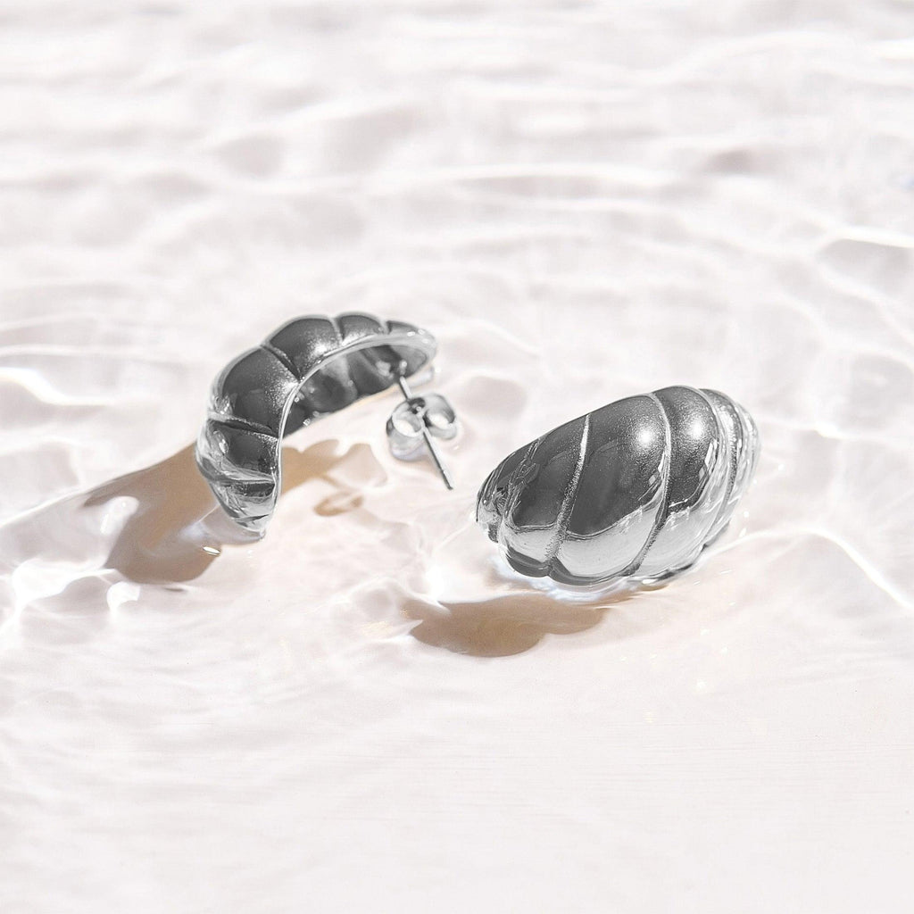 Evry Jewels Twist Shell Dome Earrings