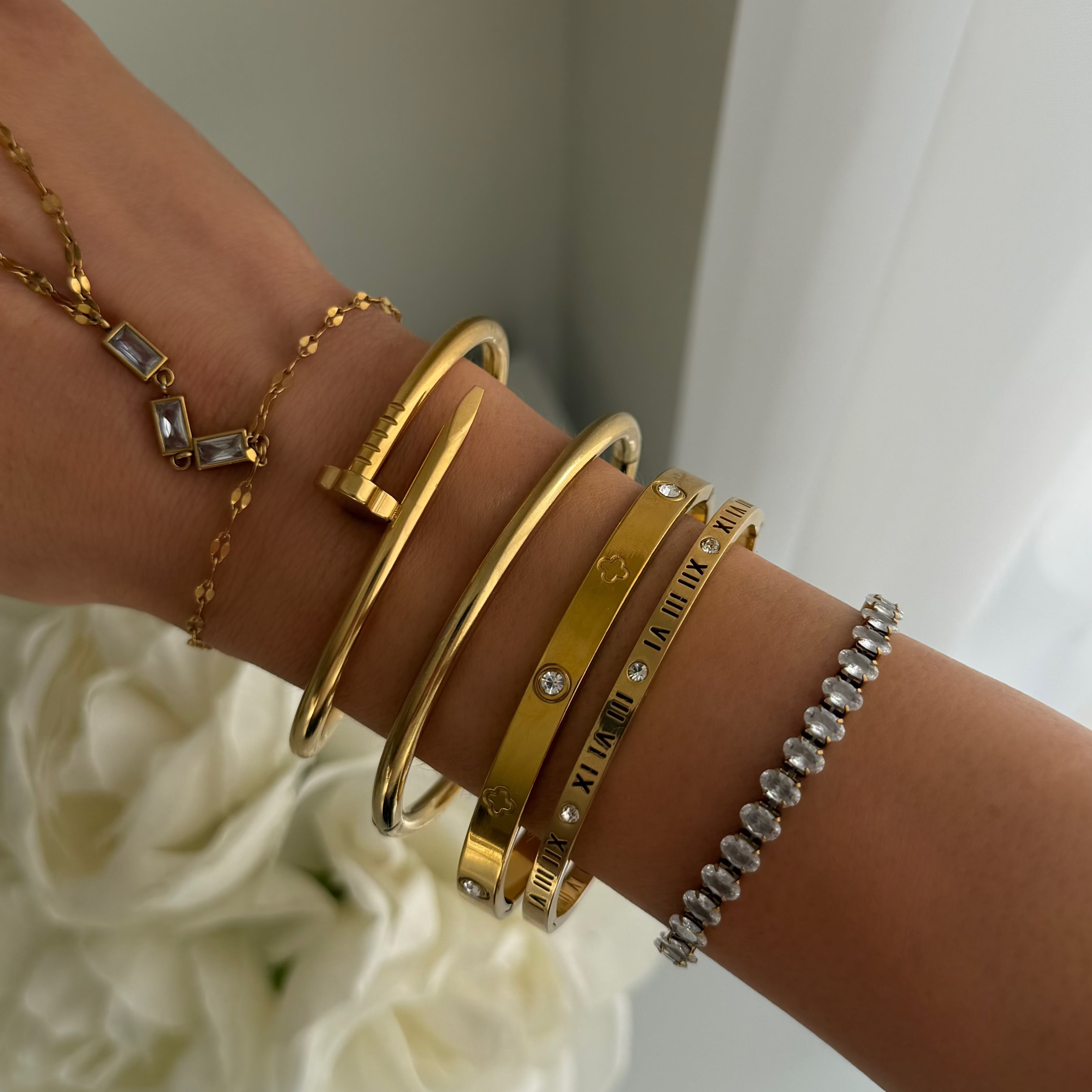 Evry Jewels Hold Me Tight Bangle