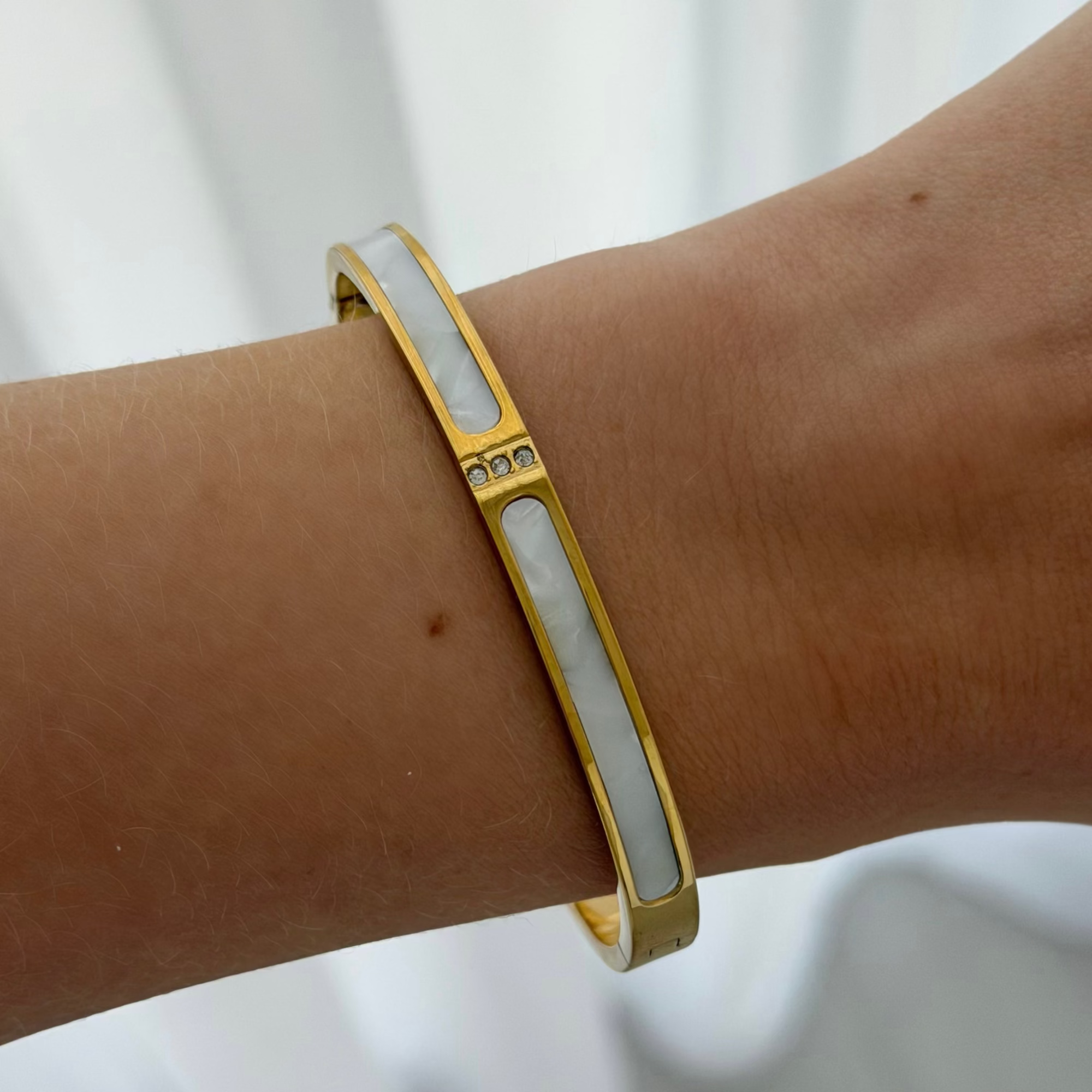 Evry Jewels Cloud Dancer Bangle