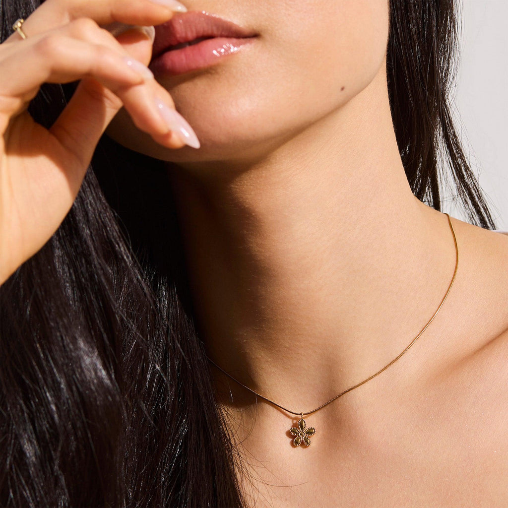 Evry Jewels Petunia Necklace