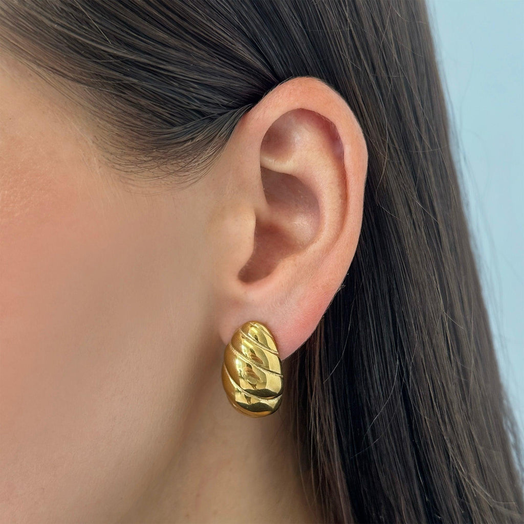 Evry Jewels Twist Shell Dome Earrings