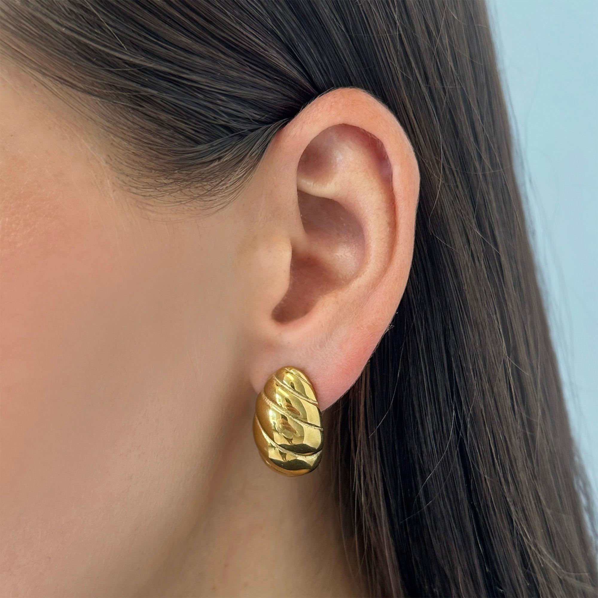 Evry Jewels Twist Shell Dome Earrings