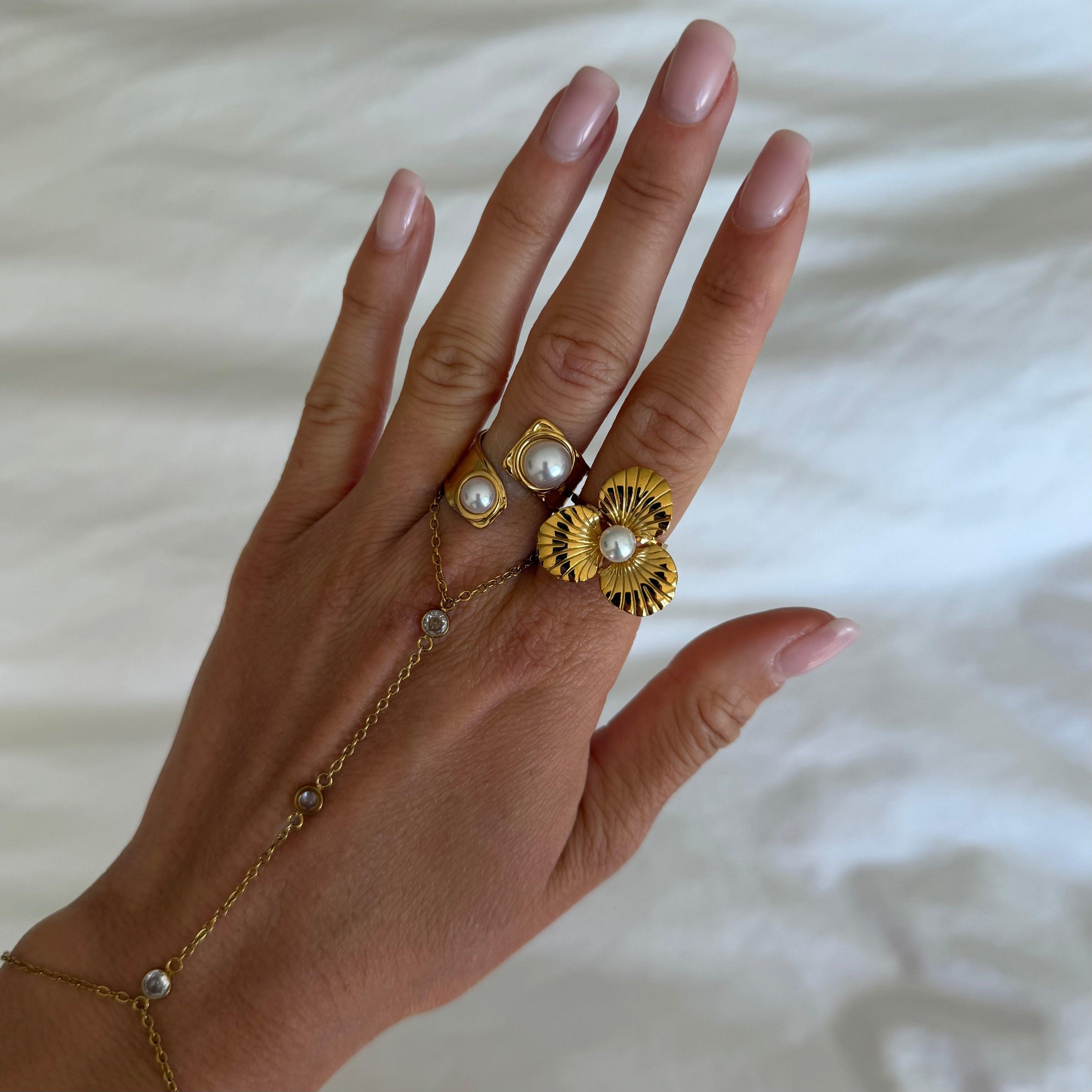 Evry Jewels Flirty Bloom Ring