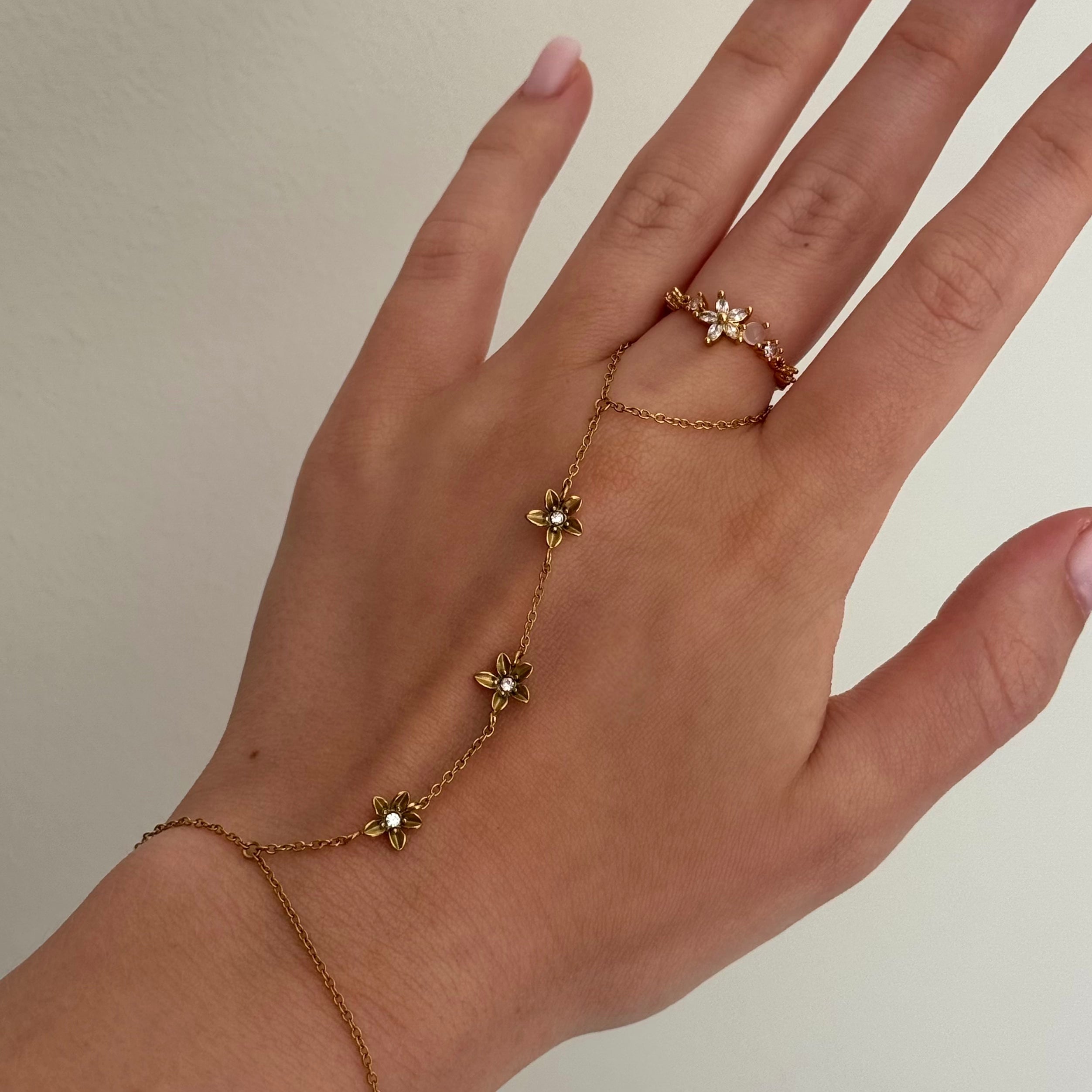 Evry Jewels The Slide On Hand Chain Collection