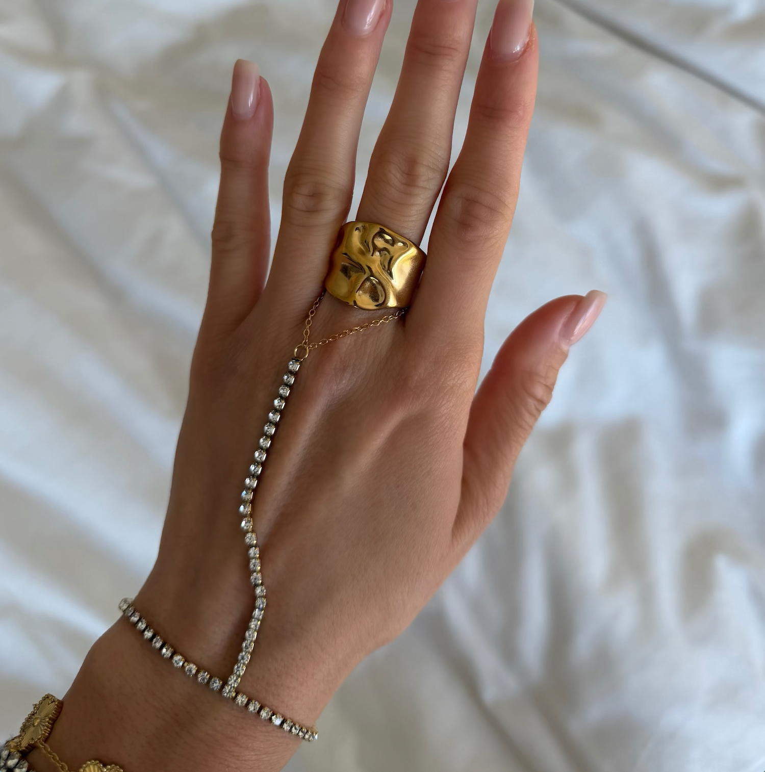 Evry Jewels Viral Hand Chains: Anti Tarnish Waterproof