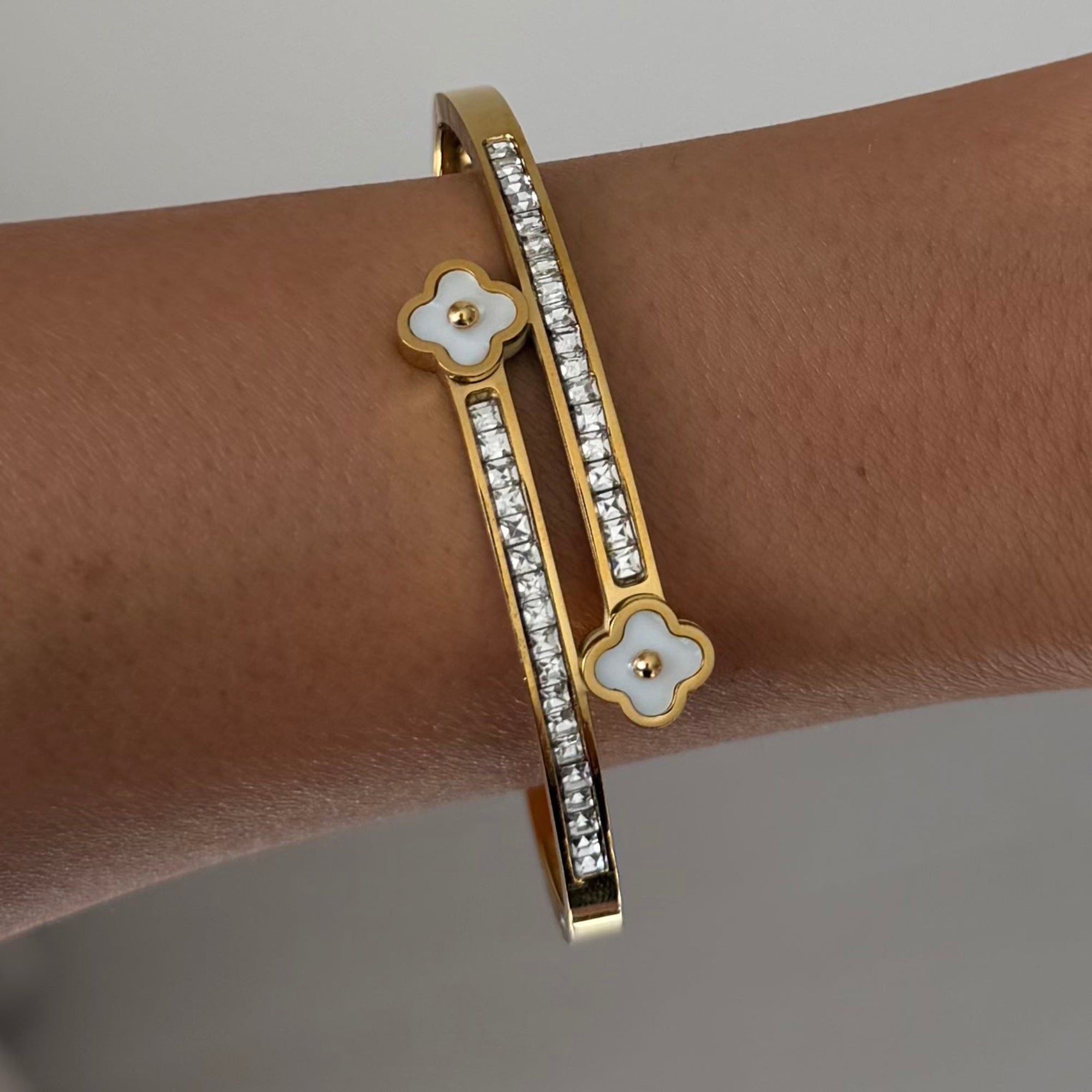 Evry Jewels Lucky Row Bangle