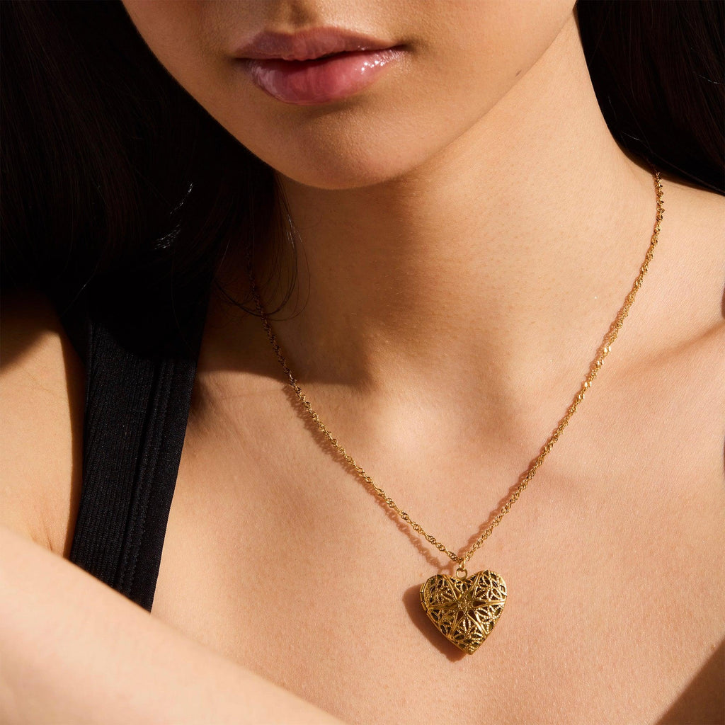 Evry Jewels Vintage Locket Necklace