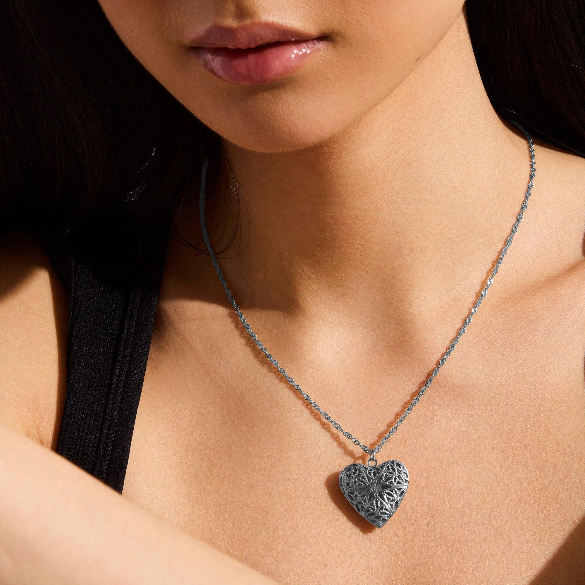 Evry Jewels Vintage Locket Necklace